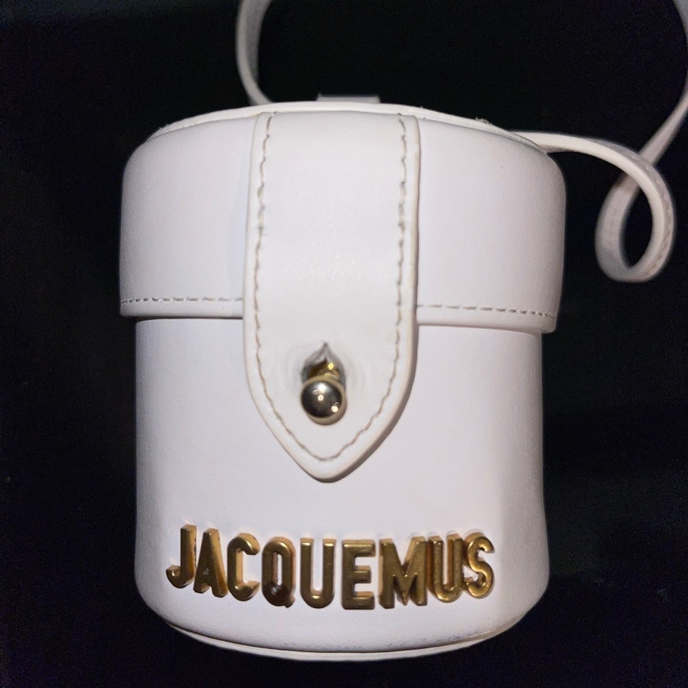 Jacquemus Le Vanity leather crossbody bag in white, gold detailing.
